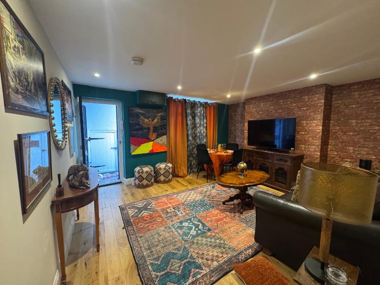 The Tisa Garden pet friendly - B&B London