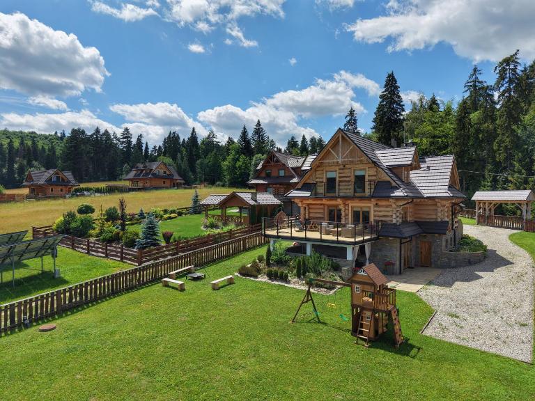 LK Folk Chalet dom z jacuzzi, sauną i dużym ogrodem w Pieninach - B&B Łapsze Niżne