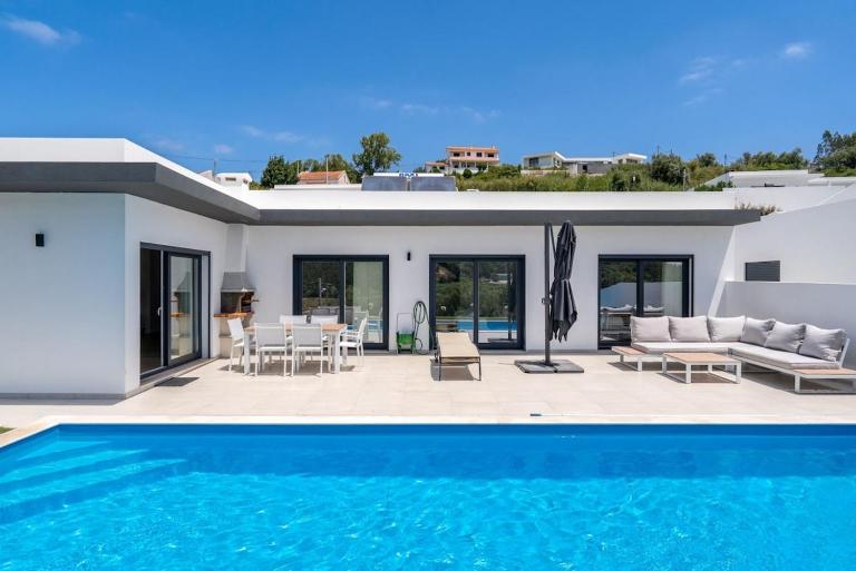 Poolside Retreat in Mosteiros by Lisbeyond - Chambres d'hôtes Caldas da Rainha
