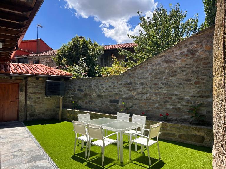 Casa Rural Villablanco - Bed and Breakfast Villardeciervos