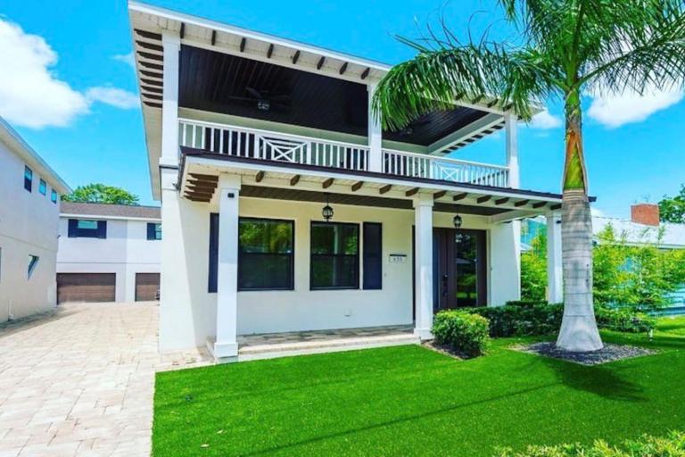 Beach Downtown-Family & Pet Friendly-Balcony & Garage-10 Acre Park with Pickleball, Tennis & Basketball-Lido Beach-Opera-Symphony-St Armands Circle - B&B Sarasota