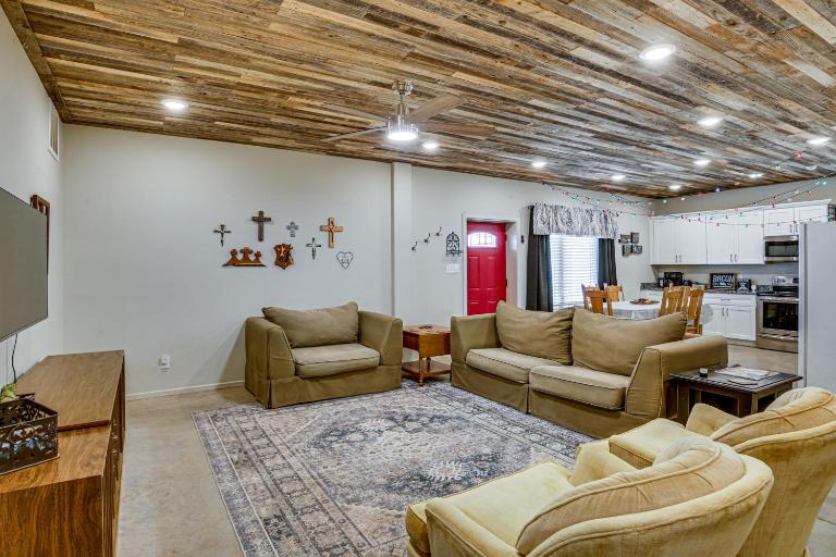 9 Mi to Dtwn: Barndominium in Lubbock - B&B Lubbock