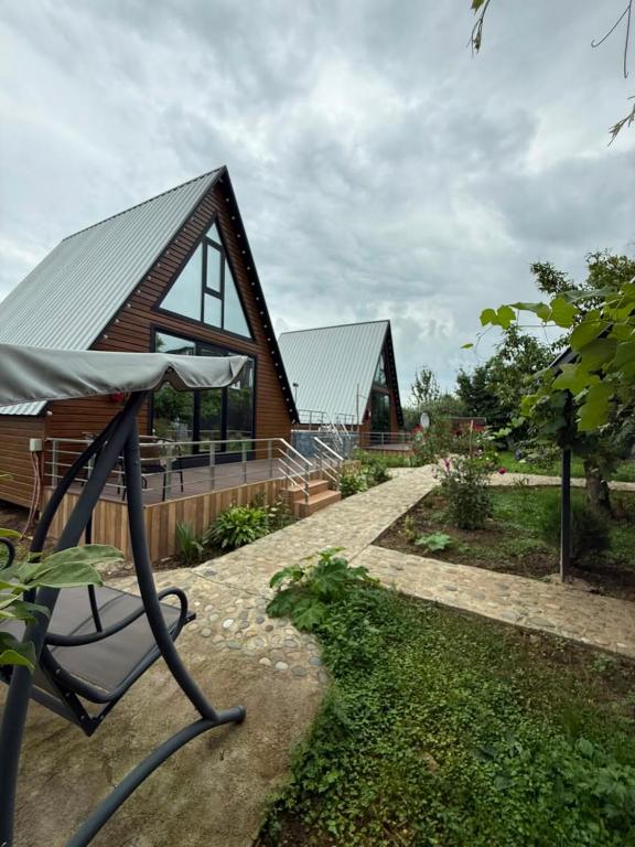 ტყუპები - B&B Kobuleti