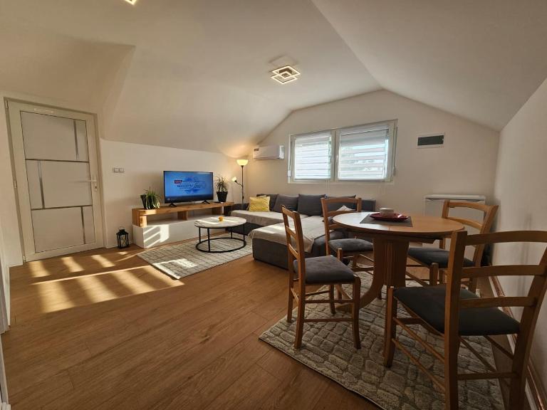 Airport Apartment II - Ferienwohnung Surčin