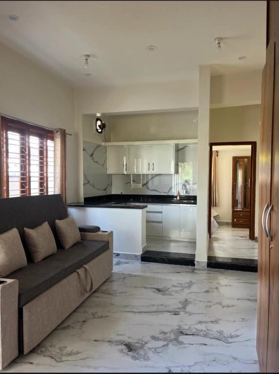 Hoysala Serenity Stay - B&B Belūr