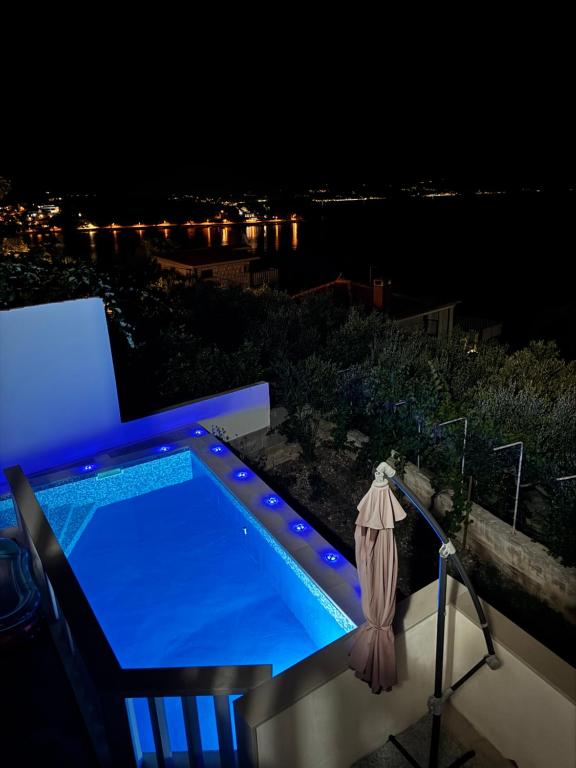 Apartments Villa Suzana Including Private Pool - Bed and Breakfast Selca