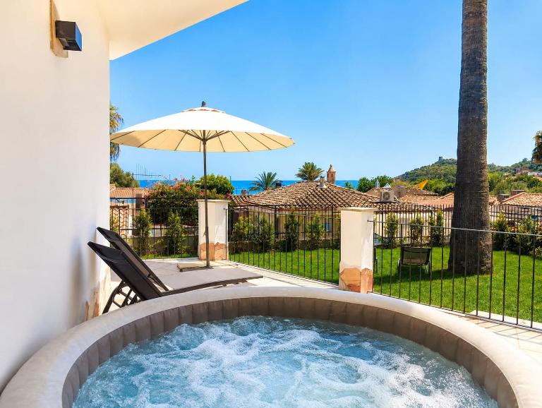 Villa Libera - Sea View Terrace & Jacuzzi - Chambres d'hôtes Arbatax