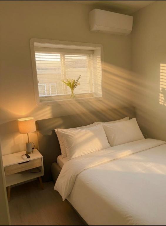 Modern Cozy Suite with AC near Metrotown Burnaby - Chambres d'hôtes Burnaby