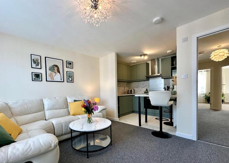 Modern 2 Bedroom Apartment, Near The Sea & City - Bed and Breakfast Edinburgh