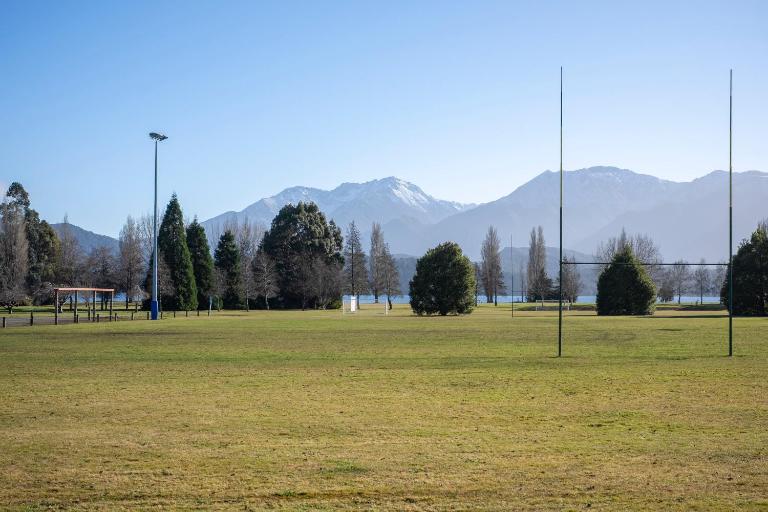 Dusky Fishing Unit - Te Anau Holiday Home - B&B Te Anau
