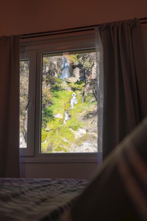 Deptos De la Cascada I Con la Mejor Vista de San Martín - Ayres del Bosque Alojamientos - B&B San Martín de los Andes