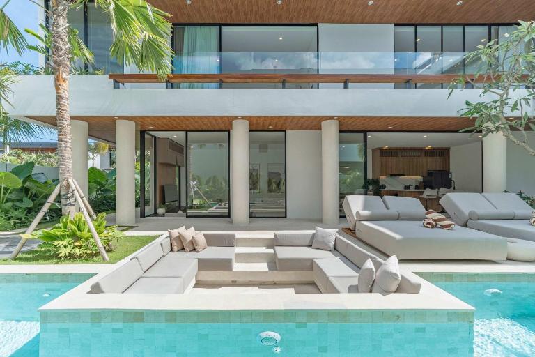 Brand New Villa Ruby Luxury 4BR - Private Pool and Rooftop in Berawa, Canggu - B&B Canggu