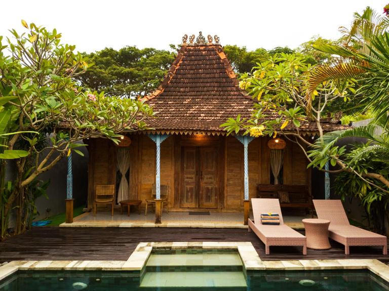 Joglo Villa with Private Pool - B&B Pesanggaran