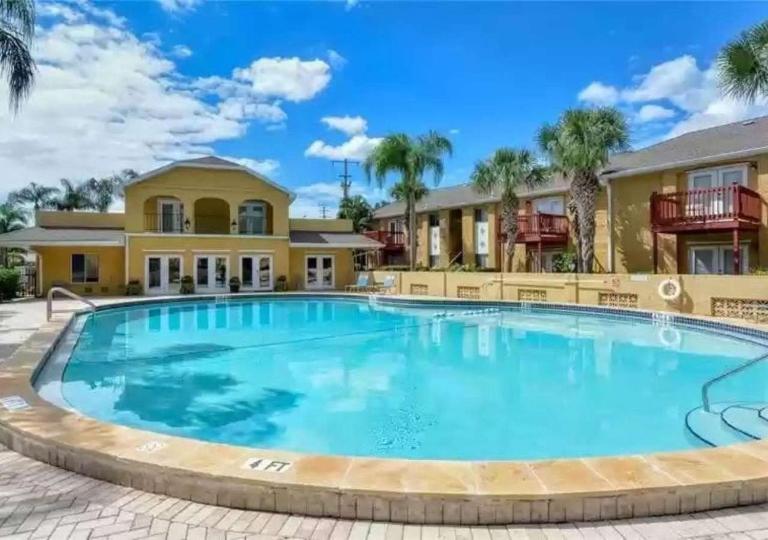 Lovely 3 bedroom first floor condo on golf course - B&B Sarasota