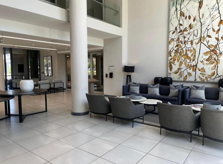 Menlyn Maine Apartments When Home is Far - B&B Pretoria