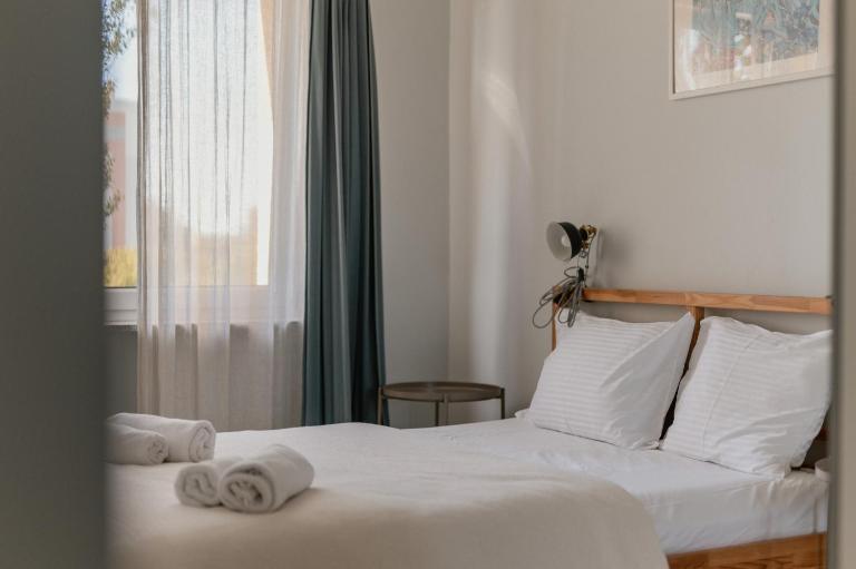 Spacious 4-Room Apartment in Wrocław, Free Parking, Balcony, near Airport - Bed and Breakfast Wrocław