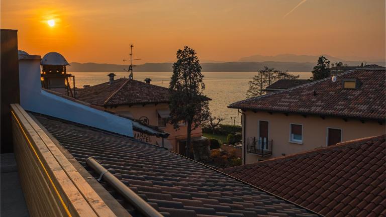 Sunset Lake View with private terrace - Italian Homing - Chambres d'hôtes Sirmione