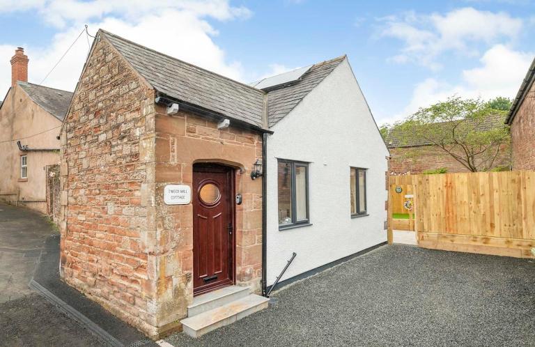 Countryside Cottage with HOT TUB, Nr Village pubs, Walks & Cycle Routes - B&B Brampton