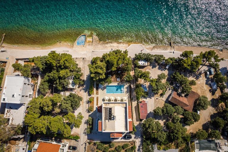 Beachfront Villa Nela - Chambres d'hôtes Petrcane