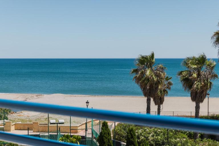 Sabinillas Beachfront Promenade by Libehomes - Chambres d'hôtes San Luis de Sabinillas
