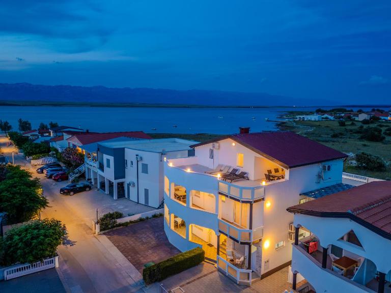 Apartments Lavaran Vir - B&B Vir