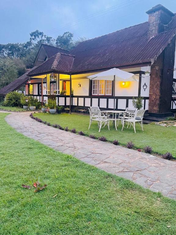 The Cottage - Assure your seat for the Ella train journey - B&B Ambawela