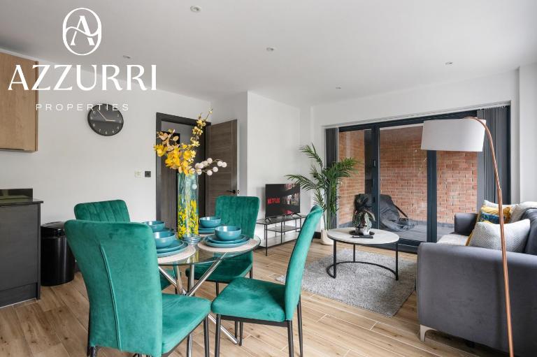 Modern 2BR Flat on High Road with Great Transport Links - B&B Finchley
