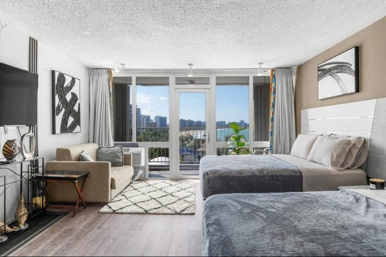 Altura 7 Beachfront Studio at ESJ Towers - B&B San Juan