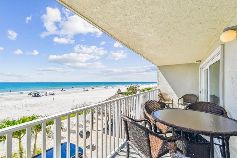Oceanfront Seagate Condo with Heated Pool - Ferienwohnung Clearwater Beach