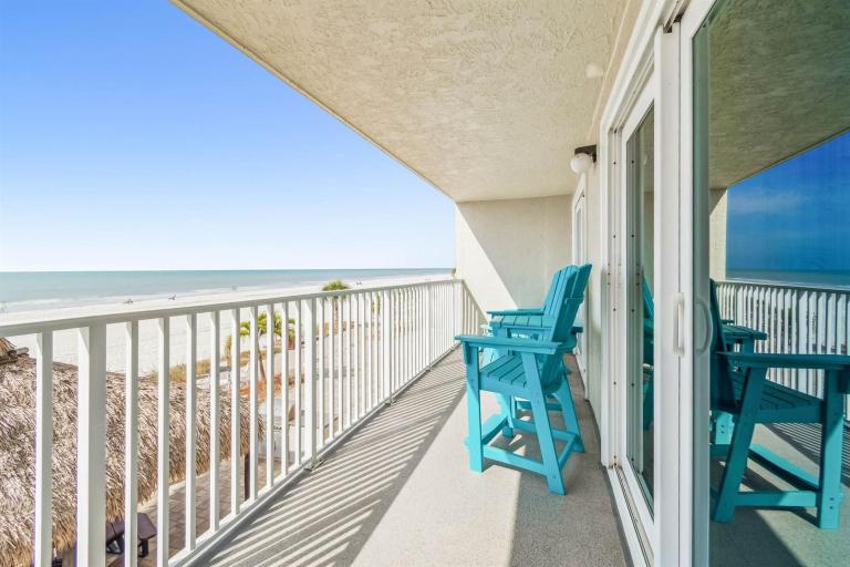 Oceanfront Bliss at Seagate with Heated Pool - B&B Clearwater Beach