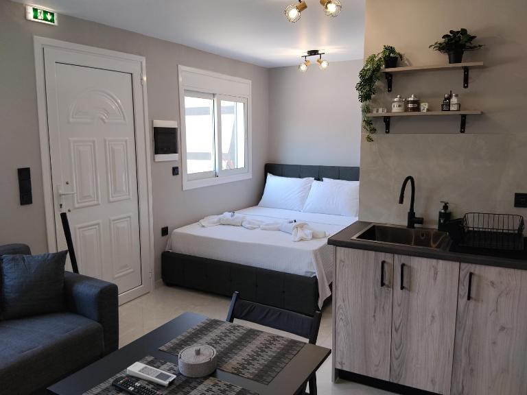 Sky Stop Studios Νο1 Artemida Near Airport - B&B Artémida