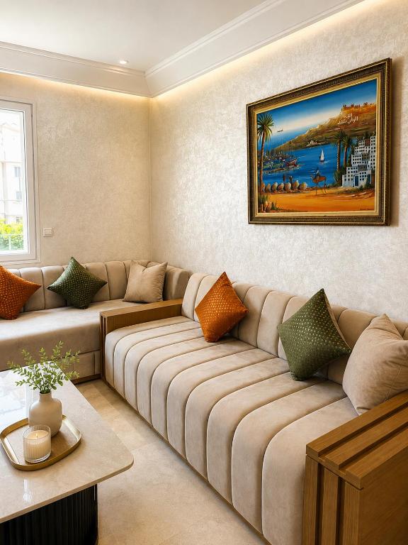 Modern Apt, Private Parking, Fast WiFi & Elevator - Chambres d'hôtes Agadir