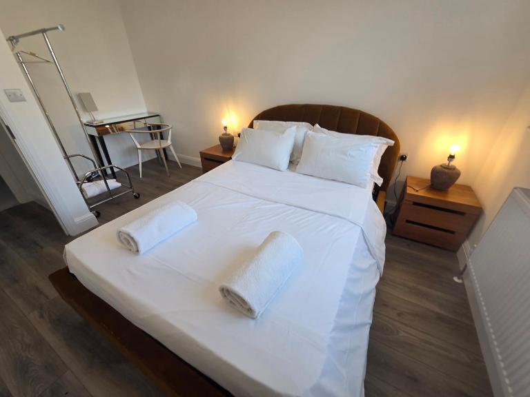 Lovely 5bed House in Wembley can sleep up to 12 people - B&B Perivale
