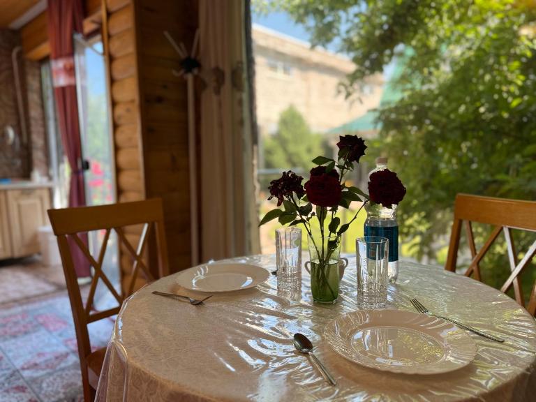 Домик - Bed and Breakfast Almaty