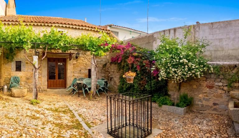 Charming House in Añora with Garden - B&B Añora