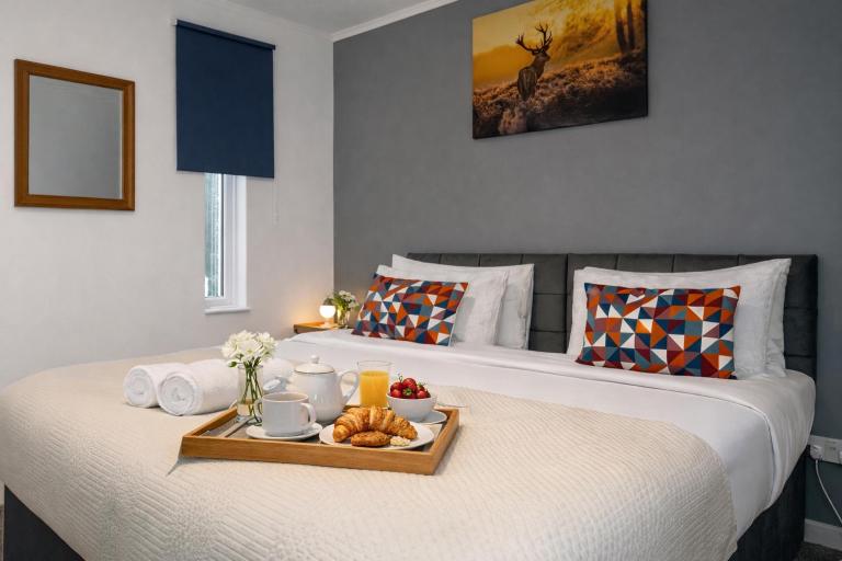 The Randolph 2 Bedroom Apartment- Free Parking Ideal for Contractors & Business Travellers - B&B Milton Keynes