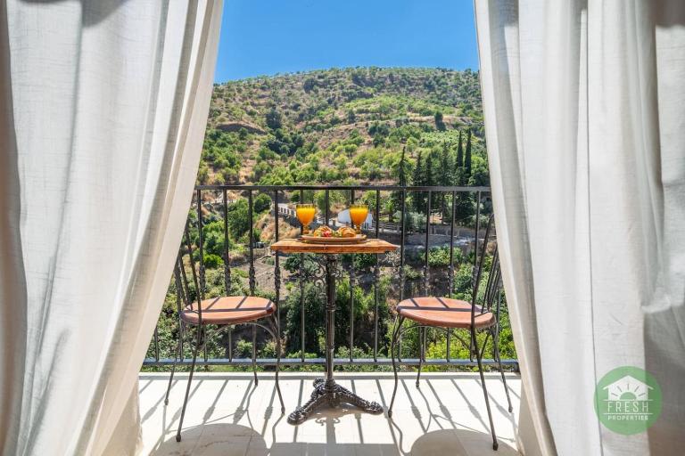 Charming Townhouse in a Whitewashed Village - Ferienwohnung Sorvilán