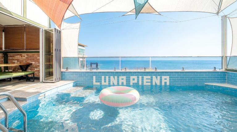 Gyeongju Luna Piena Poolvilla - B&B Gyeongju