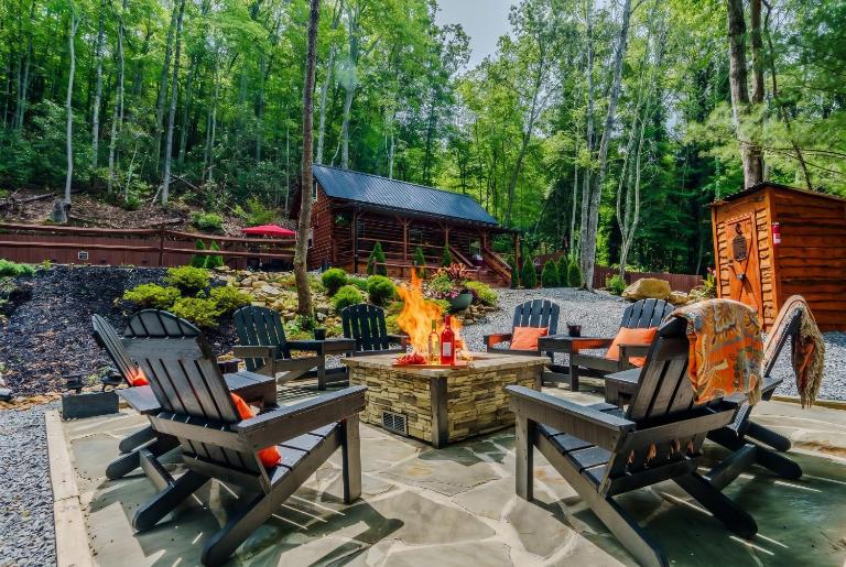 Monarch Mountain Luxury Cabin w Hot Tub and Pet Friendly Cabin B - B&B Elizabethton