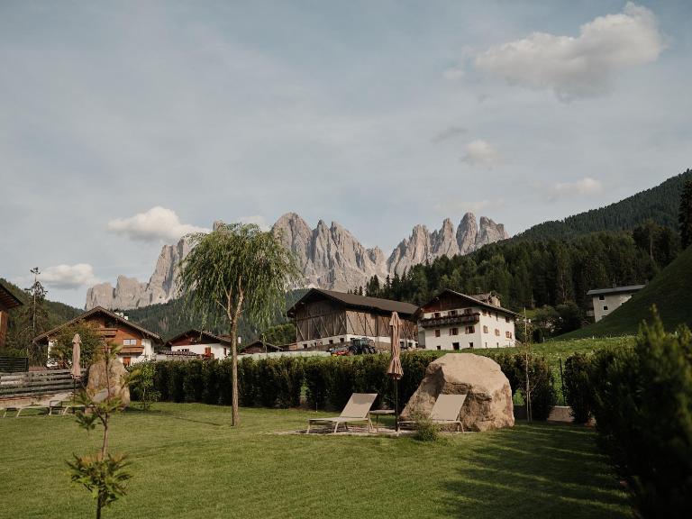 Guesthouse Odle - B&B Funes