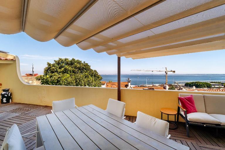 Whome Sunny Terrace Apartment with River Views - B&B Lisbon