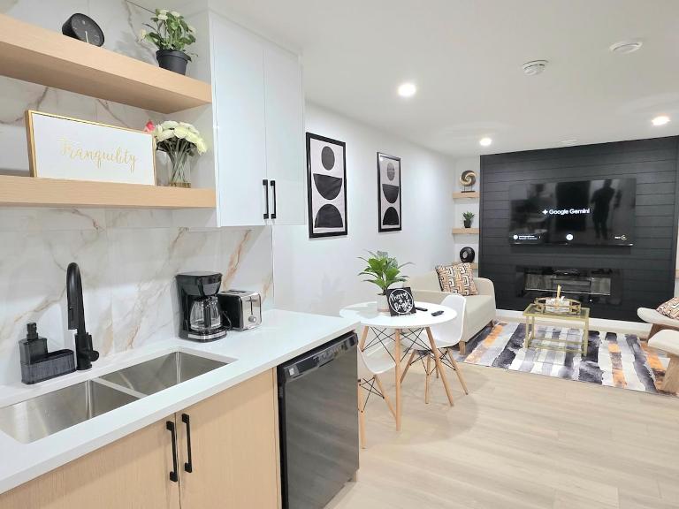 Luxury Guest Suite,Close to Airport,Fast Wifi - Ferienwohnung Calgary