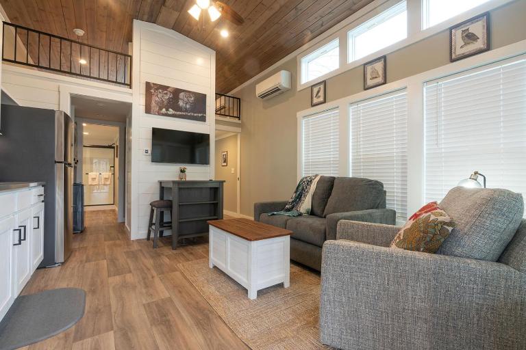 Owl Nest River Luxury Tiny Home on River - B&B Bryson City