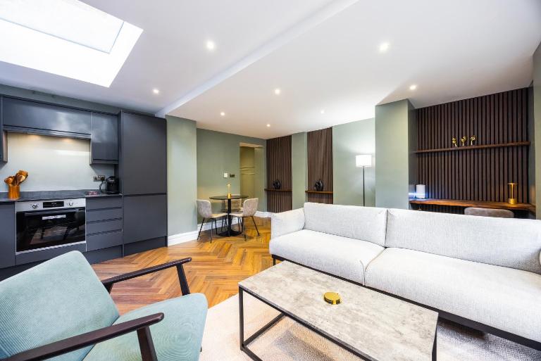 Queens stay - B&B London