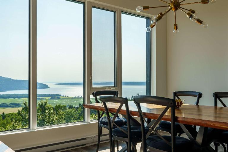 Luxury Coffee Bean Condo - Pool & Stunning View - B&B Baie-Saint-Paul