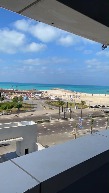 ابراج العلمين - شاليه غرفتين وصاله صف اول عالبحر - اول سكن - Bed and Breakfast El Alamein