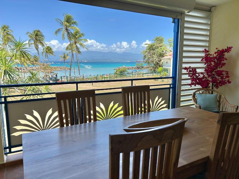 L'Instant Bleu Caraïbes- SUPERBE VUE MER- ACCES PLAGE DIRECT - PISCINE - Ferienwohnung Le Gosier