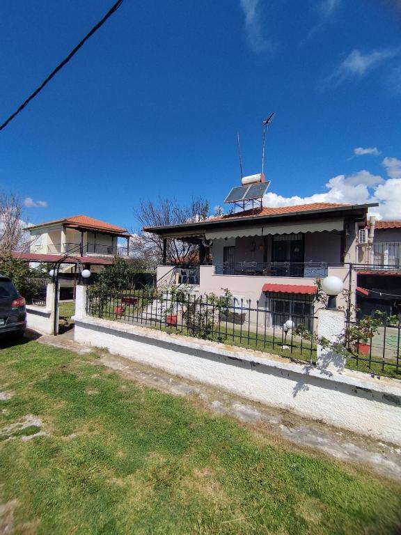 Villa Elpida - Bed and Breakfast Néa Plágia