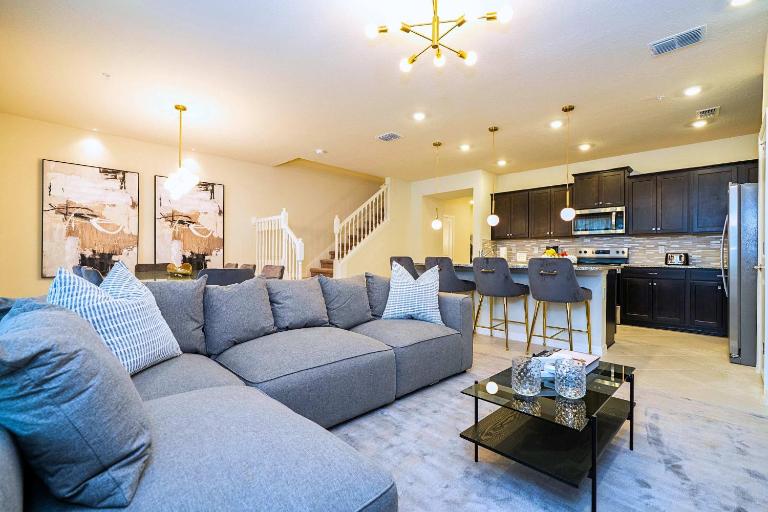 Upstay Family Fun 5BR Retreat w Pool & Games Room - B&B Orlando
