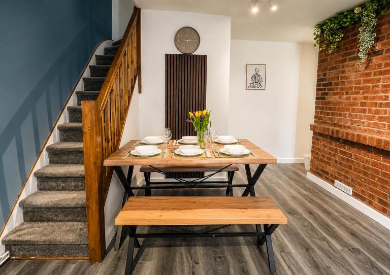 Poole Coastal House Sleeps 8 Near Sandbanks - Bed and Breakfast Poole